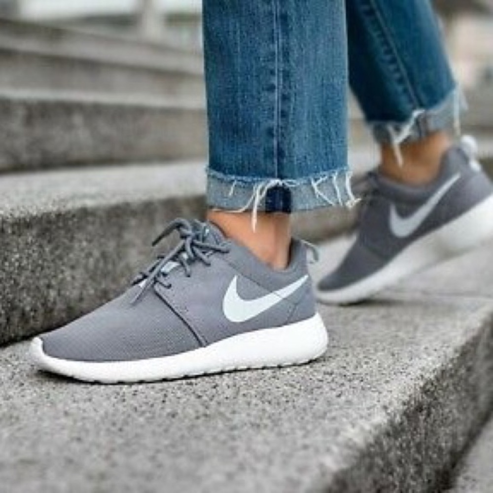 NEW Nike Roshe One Women’s Sneakers - Picture 7 of 7